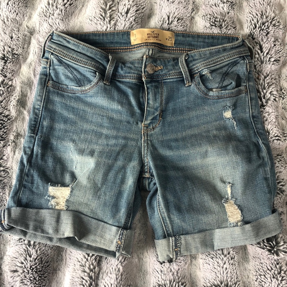 Hollister Size 1 (25”wide)Boyfriend Jean Shorts